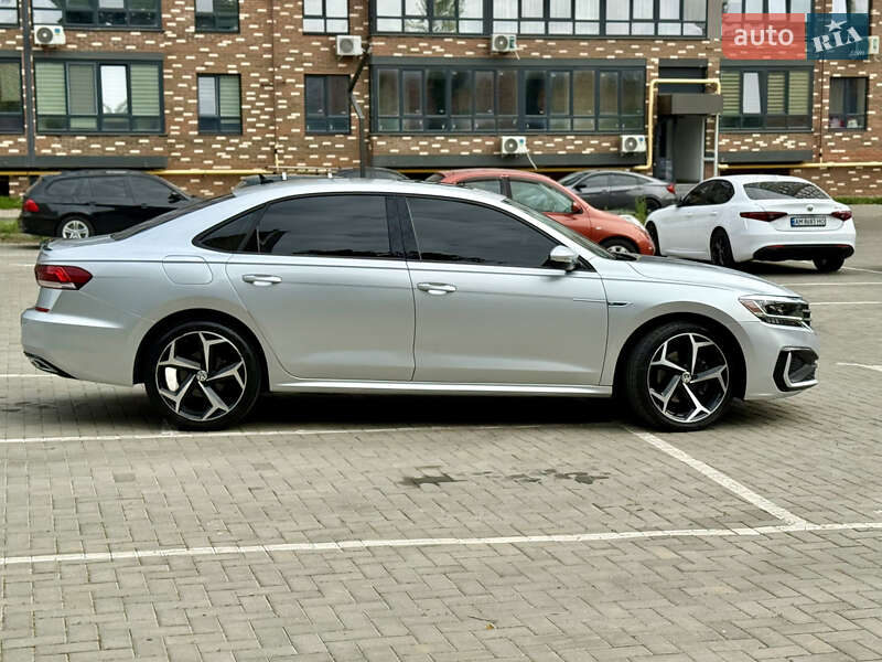 Седан Volkswagen Passat 2020 в Житомирі