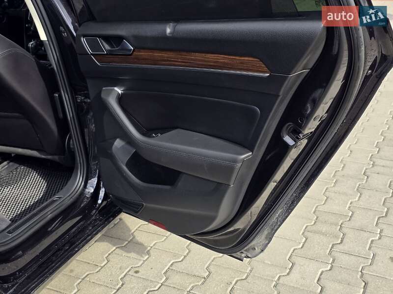 Універсал Volkswagen Passat 2015 в Тернополі