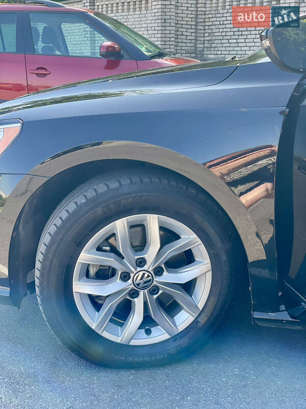 Седан Volkswagen Passat 2015 в Виннице