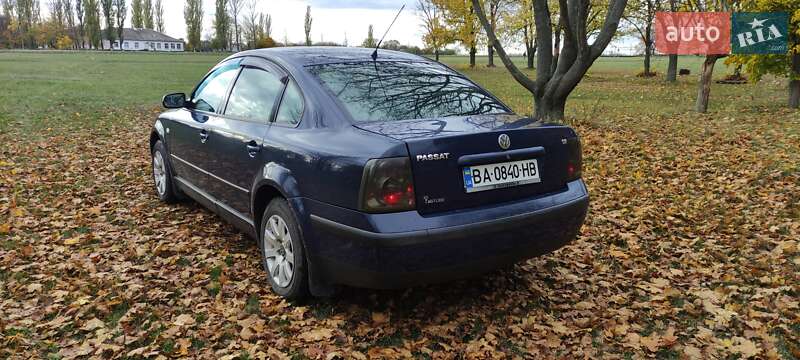 Седан Volkswagen Passat 2000 в Новоукраинке