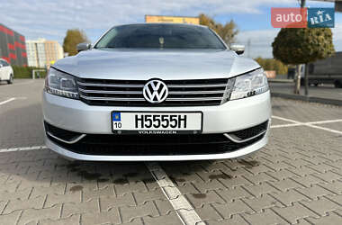 Седан Volkswagen Passat 2013 в Софиевской Борщаговке