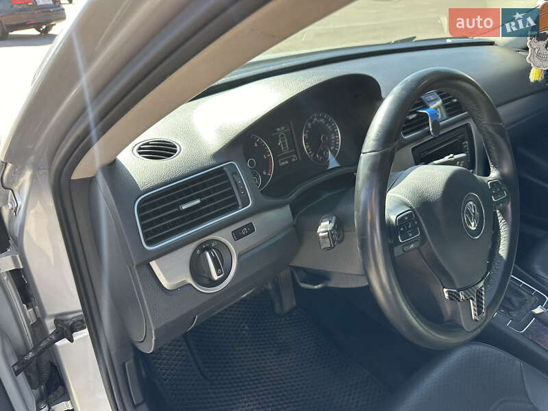 Седан Volkswagen Passat 2013 в Софиевской Борщаговке