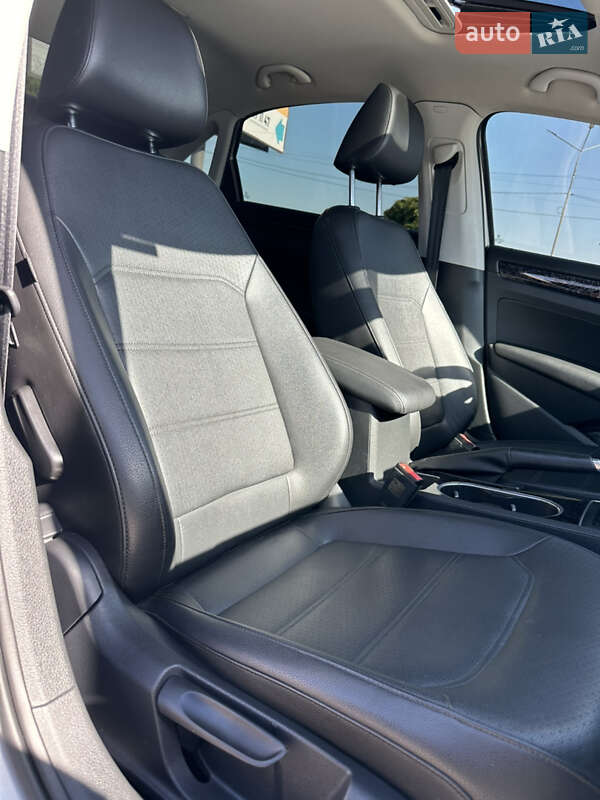 Седан Volkswagen Passat 2013 в Софиевской Борщаговке