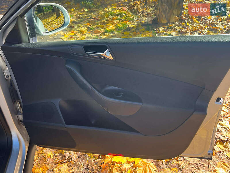 Седан Volkswagen Passat 2008 в Киеве