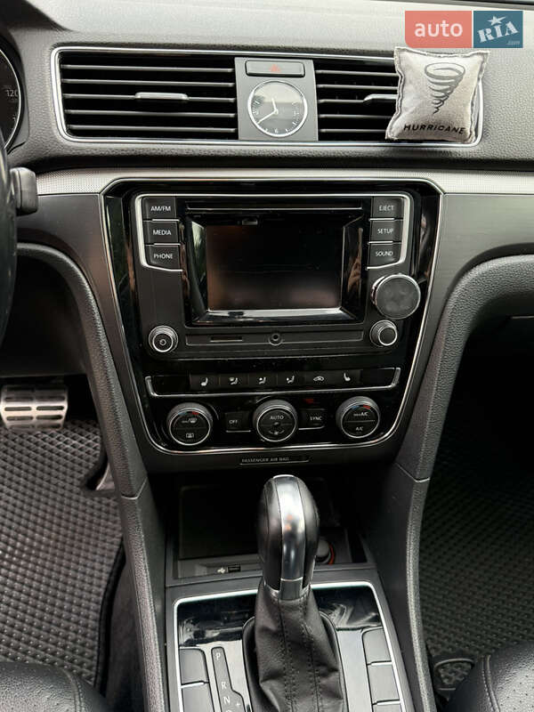 Седан Volkswagen Passat 2016 в Ужгороде