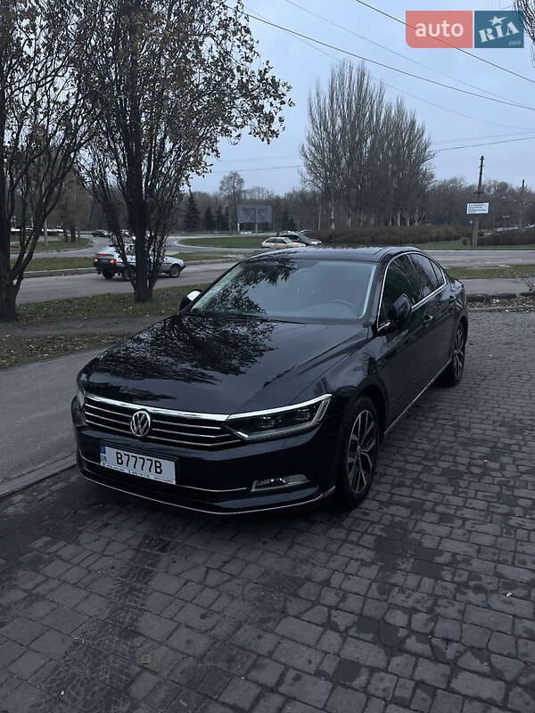 Седан Volkswagen Passat 2018 в Запорожье