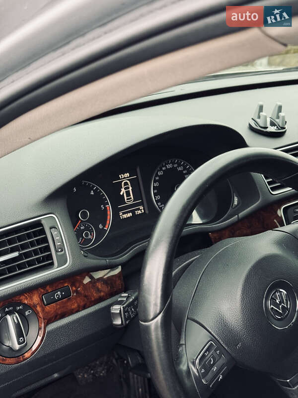 Седан Volkswagen Passat 2013 в Прилуках