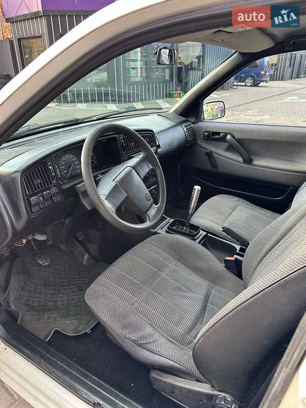 Седан Volkswagen Passat 1988 в Ровно фото 5 Седан Volkswagen Passat 1988 в Ровно
