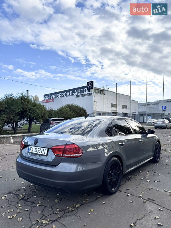 Седан Volkswagen Passat 2011 в Києві