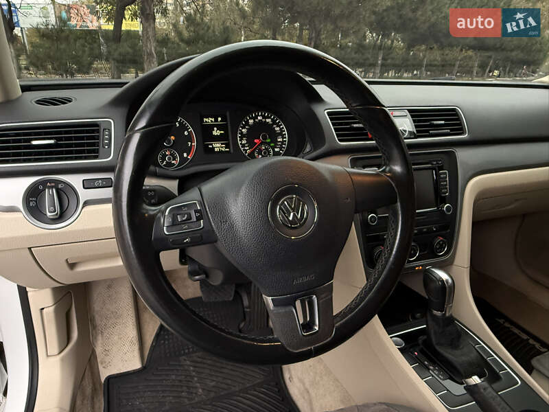 Седан Volkswagen Passat 2015 в Одессе