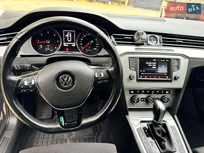 Универсал Volkswagen Passat 2015 в Ровно