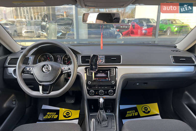 Седан Volkswagen Passat 2015 в Ивано-Франковске