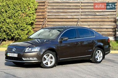 Седан Volkswagen Passat 2011 в Киеве