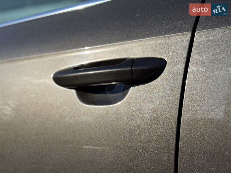 Седан Volkswagen Passat 2011 в Киеве