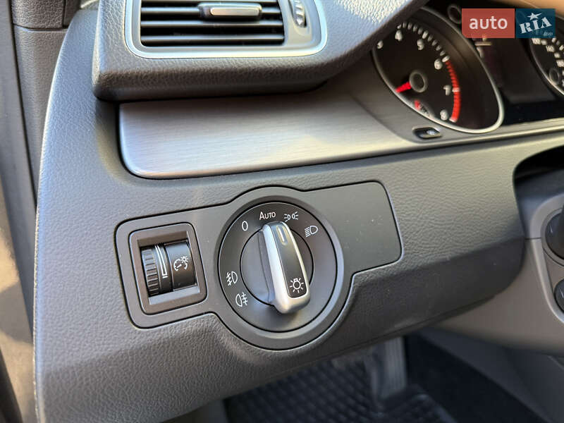 Седан Volkswagen Passat 2011 в Киеве