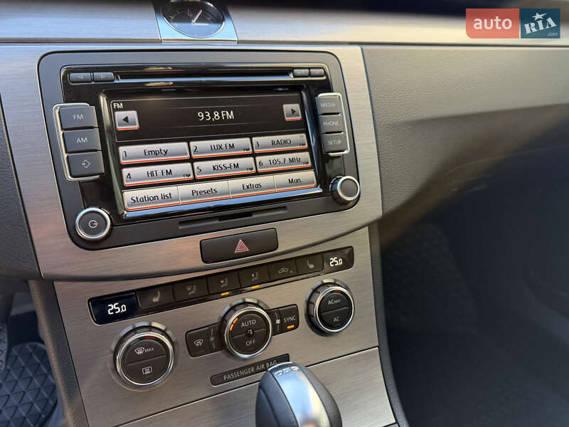 Седан Volkswagen Passat 2011 в Киеве