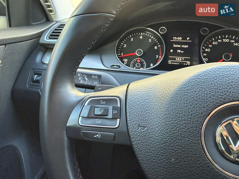 Седан Volkswagen Passat 2011 в Киеве
