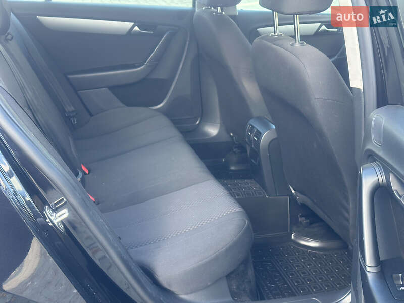 Седан Volkswagen Passat 2013 в Дубні