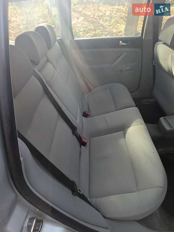 Універсал Volkswagen Passat 2004 в Києві