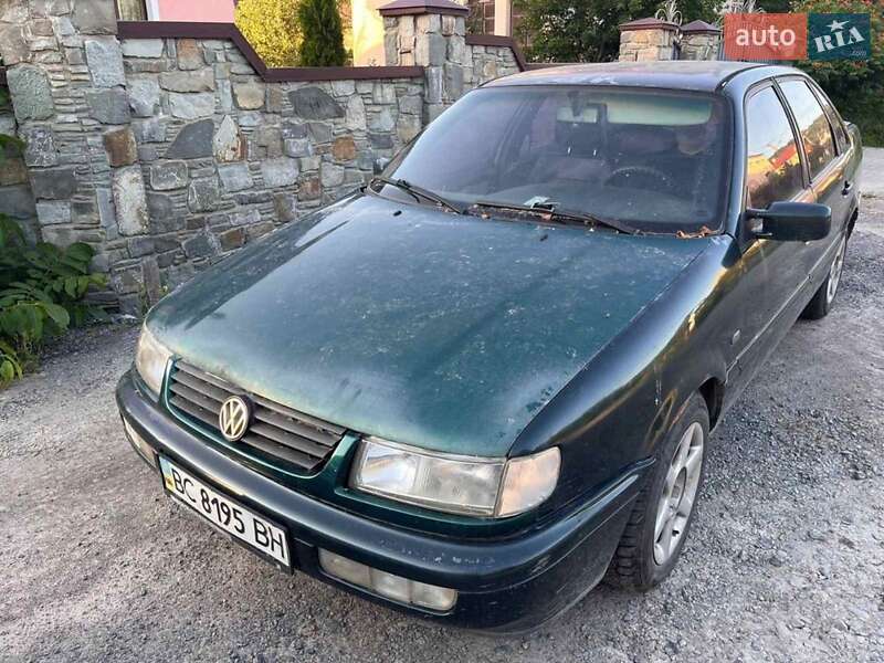Седан Volkswagen Passat 1994 в Львові
