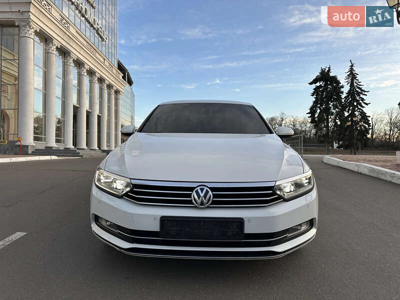 Седан Volkswagen Passat 2016 в Одессе