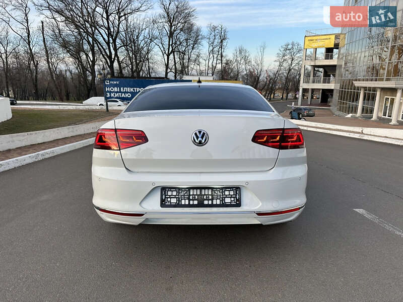 Седан Volkswagen Passat 2016 в Одессе