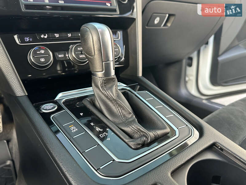 Седан Volkswagen Passat 2016 в Одессе