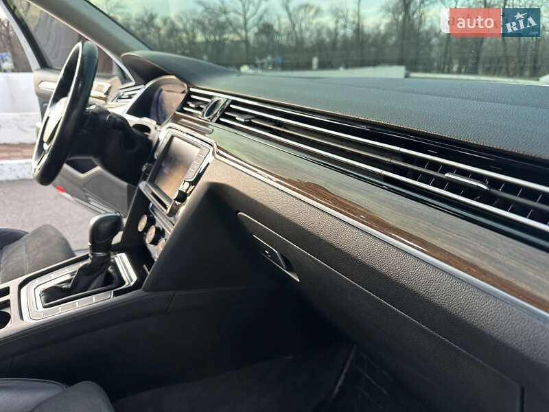 Седан Volkswagen Passat 2016 в Одессе