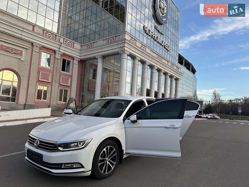 Седан Volkswagen Passat 2016 в Одессе