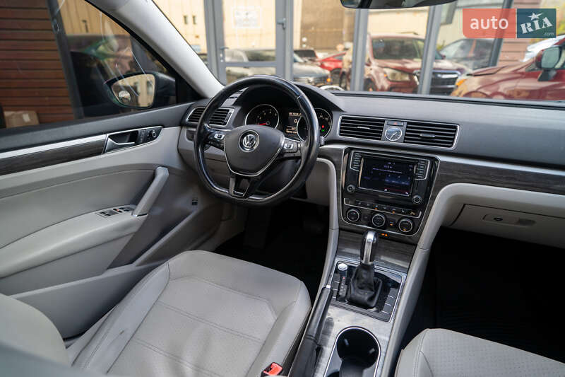 Седан Volkswagen Passat 2016 в Києві