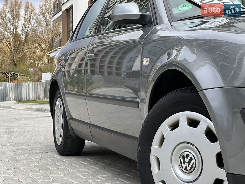 Седан Volkswagen Passat 2001 в Тернополе