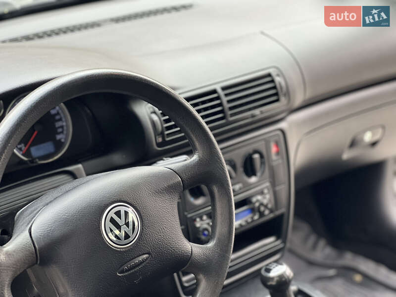 Седан Volkswagen Passat 2001 в Тернополе