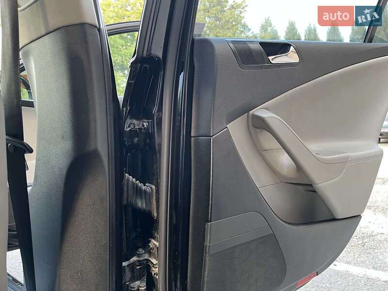 Седан Volkswagen Passat 2006 в Ивано-Франковске