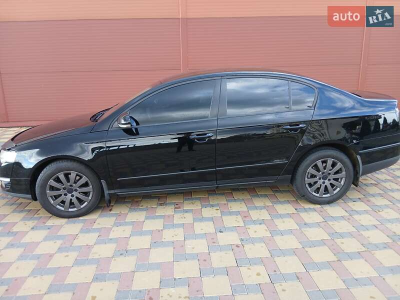 Седан Volkswagen Passat 2008 в Гайсине