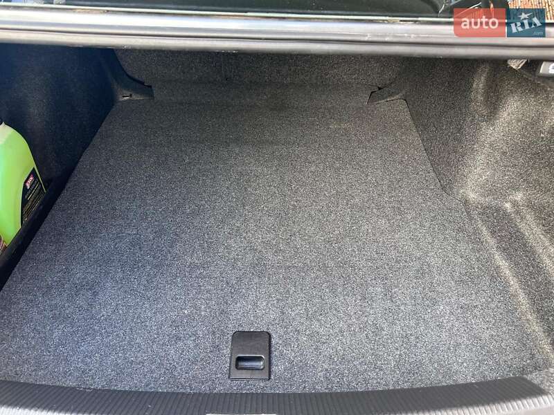 Седан Volkswagen Passat 2016 в Киеве