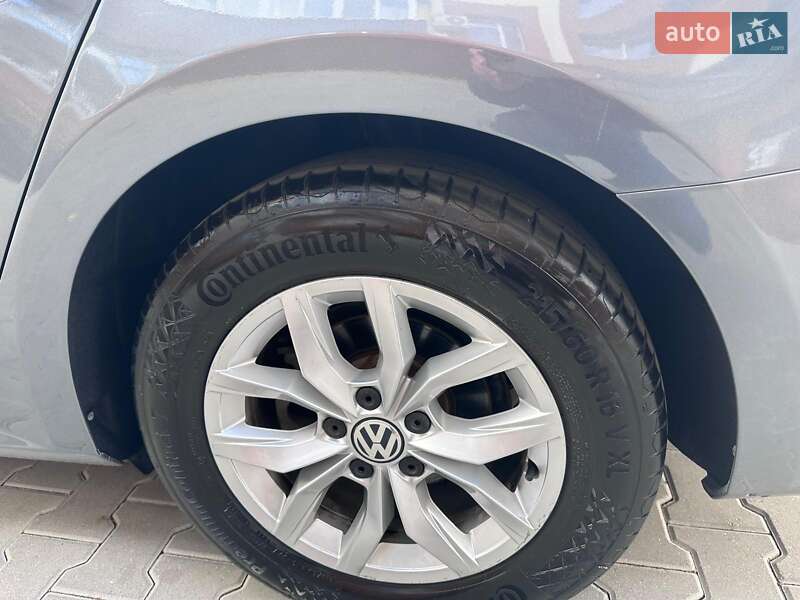 Седан Volkswagen Passat 2016 в Киеве