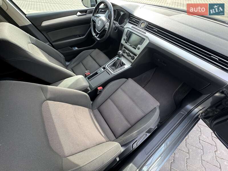 Универсал Volkswagen Passat 2015 в Черновцах