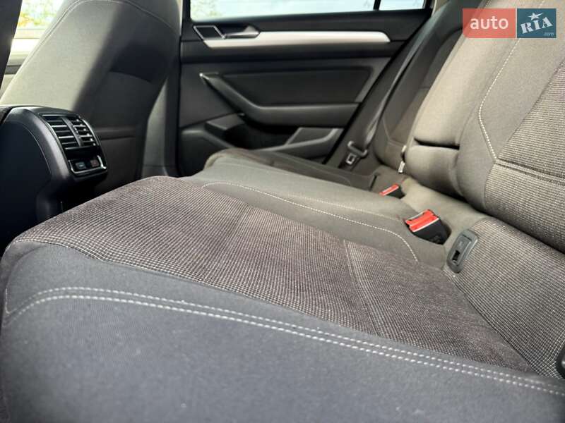 Универсал Volkswagen Passat 2015 в Черновцах