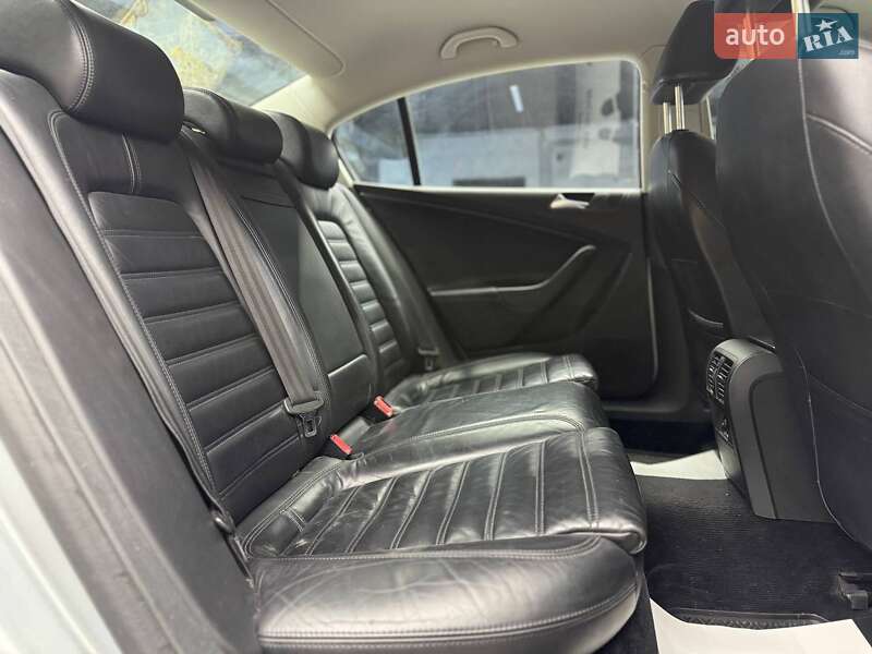 Седан Volkswagen Passat 2010 в Чернівцях