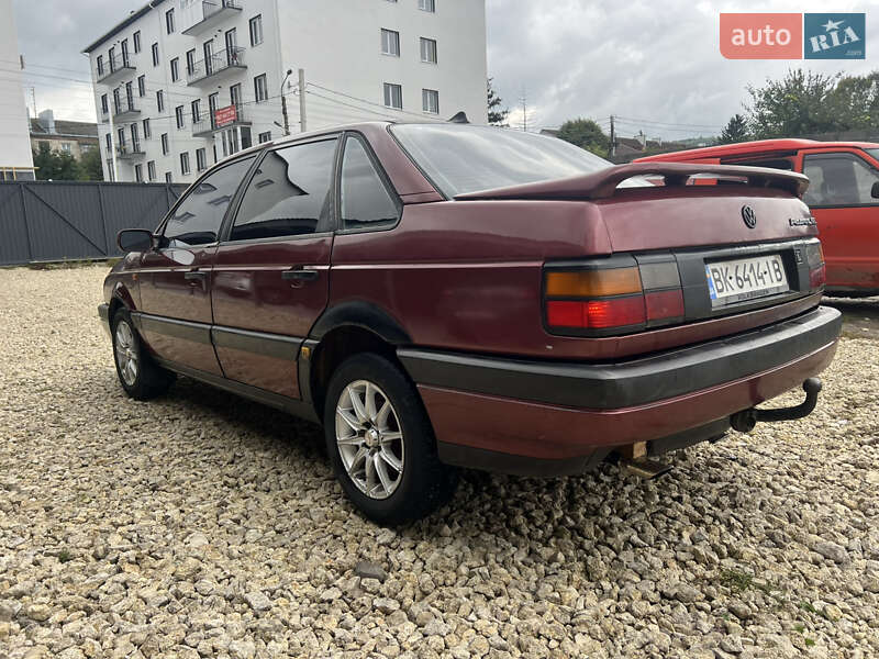 Седан Volkswagen Passat 1992 в Кременці