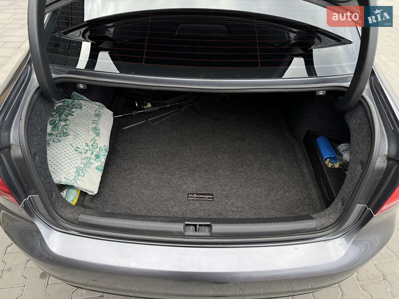 Седан Volkswagen Passat 2014 в Киеве