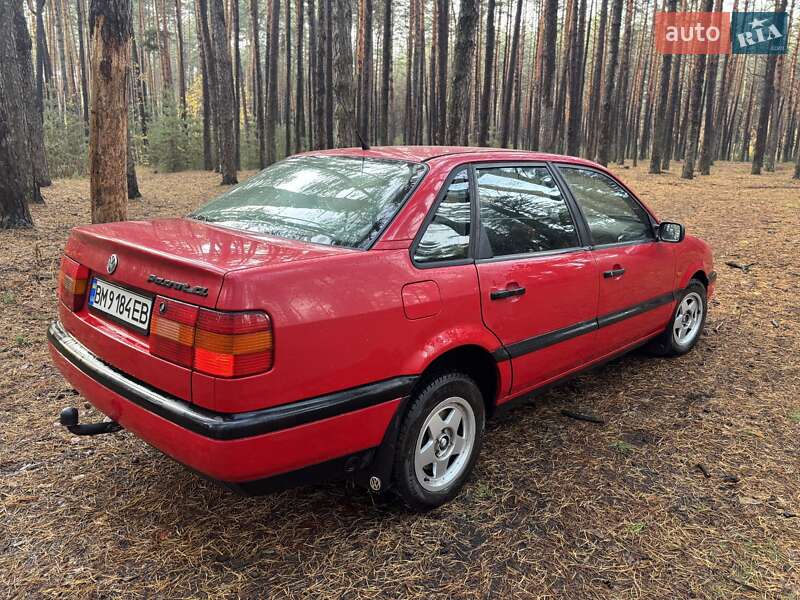Седан Volkswagen Passat 1993 в Ахтырке