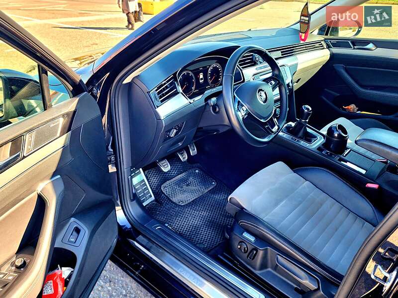 Седан Volkswagen Passat 2015 в Черновцах