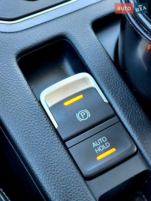 Седан Volkswagen Passat 2015 в Черновцах