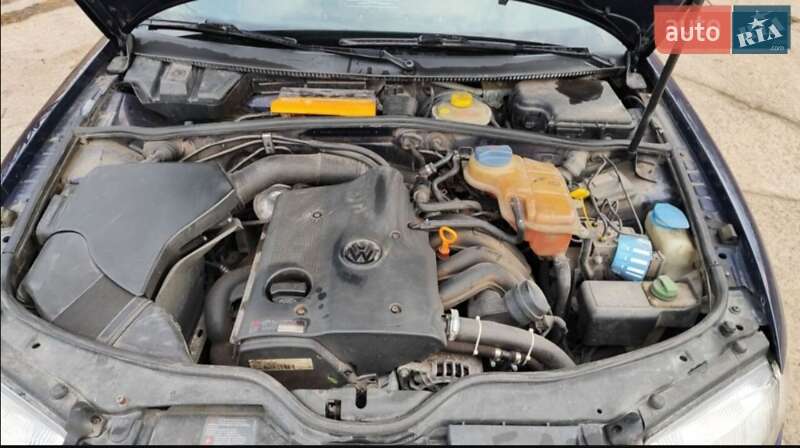 Седан Volkswagen Passat 2000 в Остроге