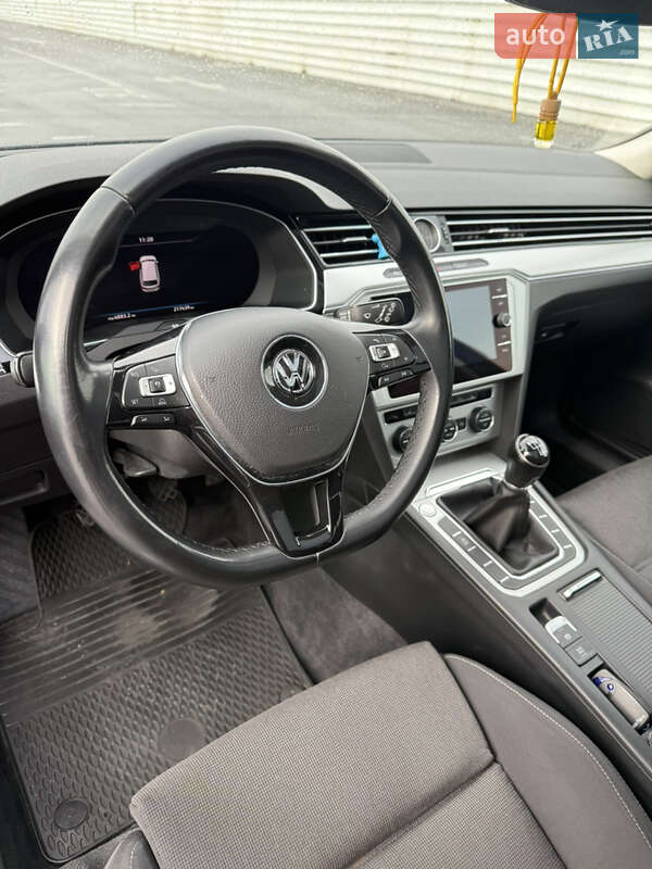 Универсал Volkswagen Passat 2017 в Львове фото 28 Универсал Volkswagen Passat 2017 в Львове