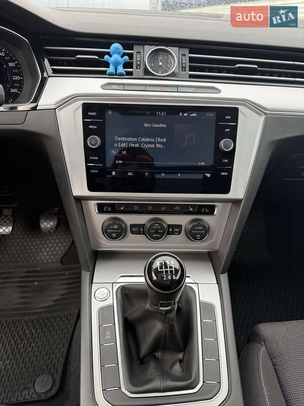 Универсал Volkswagen Passat 2017 в Львове фото 31 Универсал Volkswagen Passat 2017 в Львове