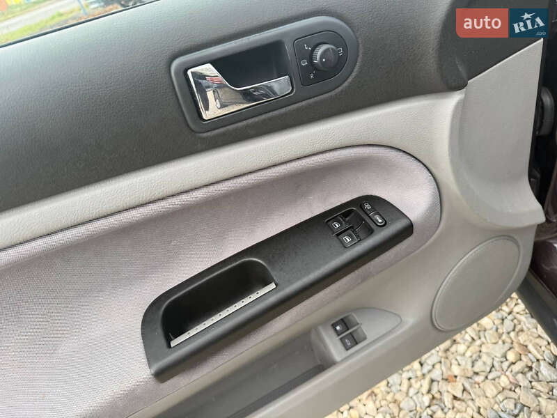 Седан Volkswagen Passat 2004 в Коломые