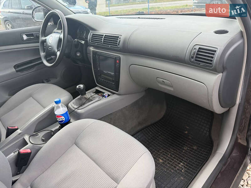 Седан Volkswagen Passat 2004 в Коломые