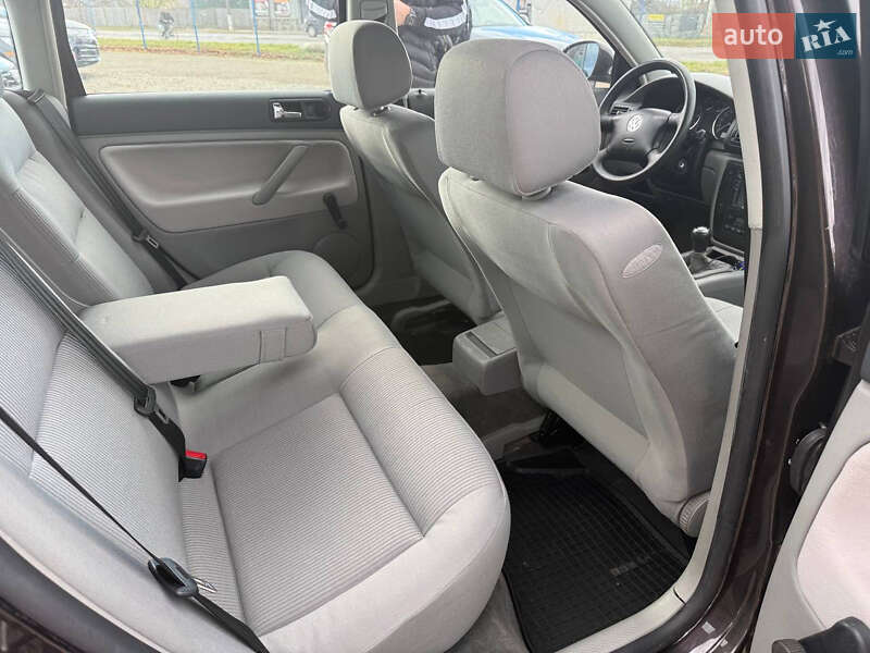 Седан Volkswagen Passat 2004 в Коломые